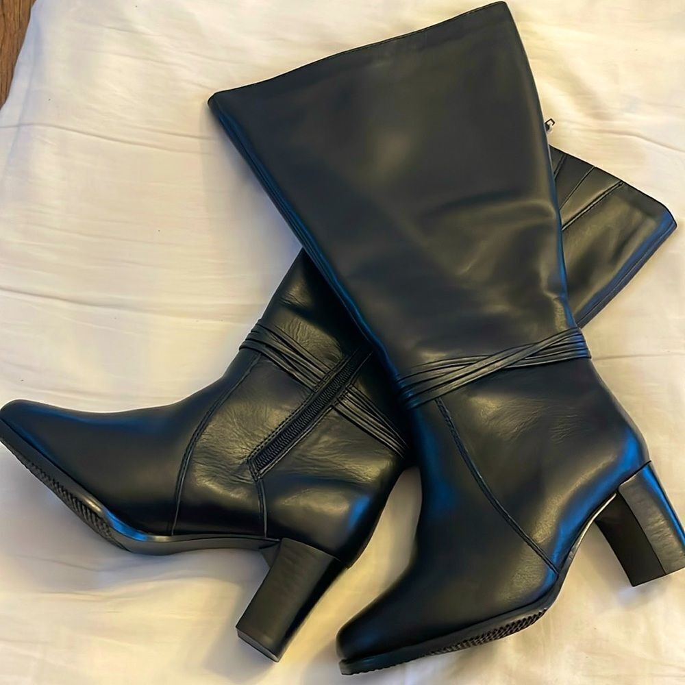 DAVID TATE LEATHER BOOTS. NEW